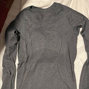 Lululemon Athletica Gray Long Sleeve Tee